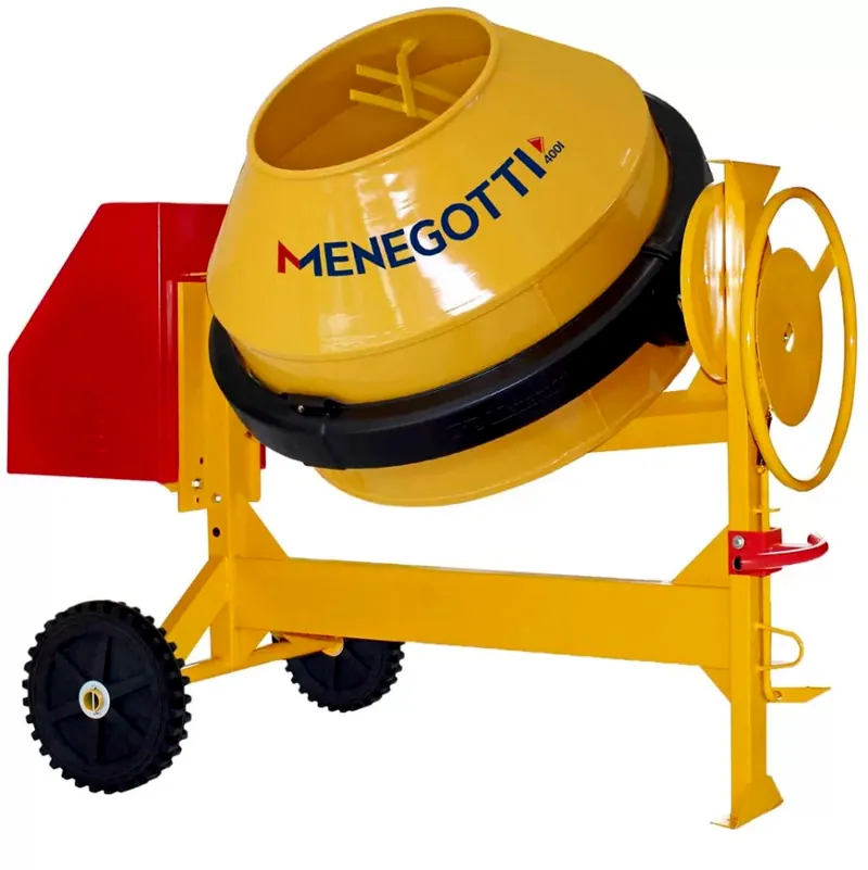 Betoneira de 400 litros amarela da Menegotti, com rodas, em fundo branco